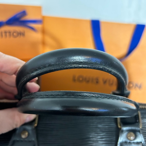 Louis Vuitton Black Epi Speedy 40 - Picture 3 of 15